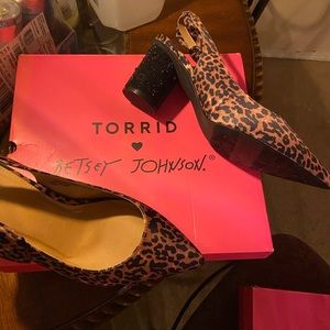 Betsy johnsonXtorrid cheetah print bow tie heels
